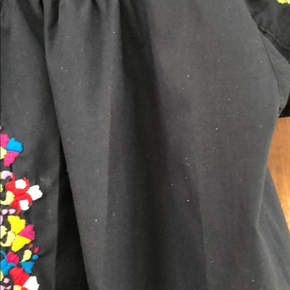 El Interior Hand-Embroidered Blouse - Picture 5 of 8